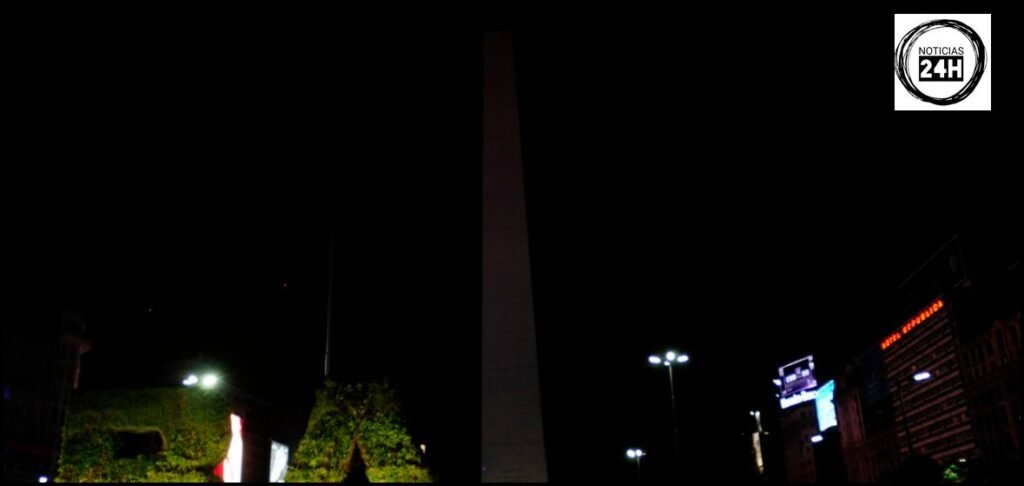 Un hincha se trepó al jardín vertical del Obelisco en la previa de la final de la Copa América: se cayó y murió